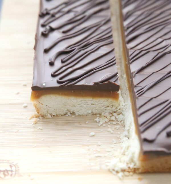 Homemade Twix bars recipe {caramel chocolate shortbread} - It's Always ...