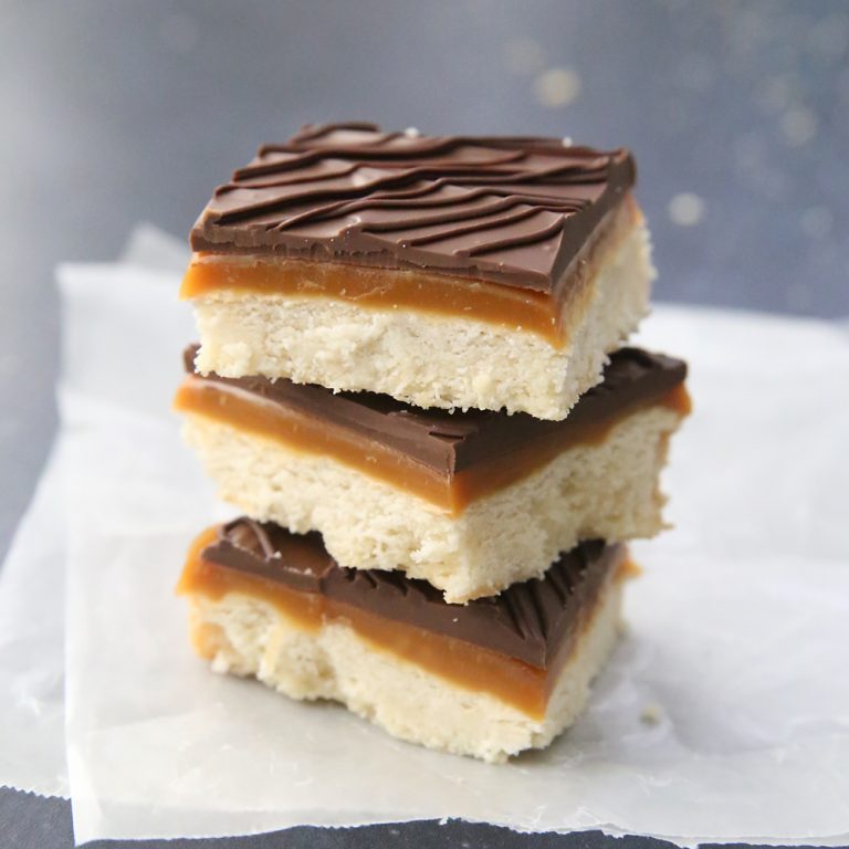 Homemade Twix bars recipe {caramel chocolate shortbread} - It's Always ...