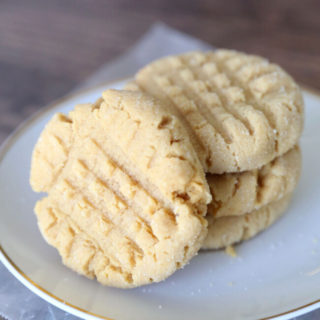 Easy Peanut Butter Cookies (just 4 ingredients!) - It's Always Autumn