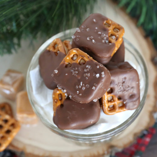 https://www.itsalwaysautumn.com/wp-content/uploads/2019/10/chocolate-caramel-pretzels-christmas-500x500.jpg