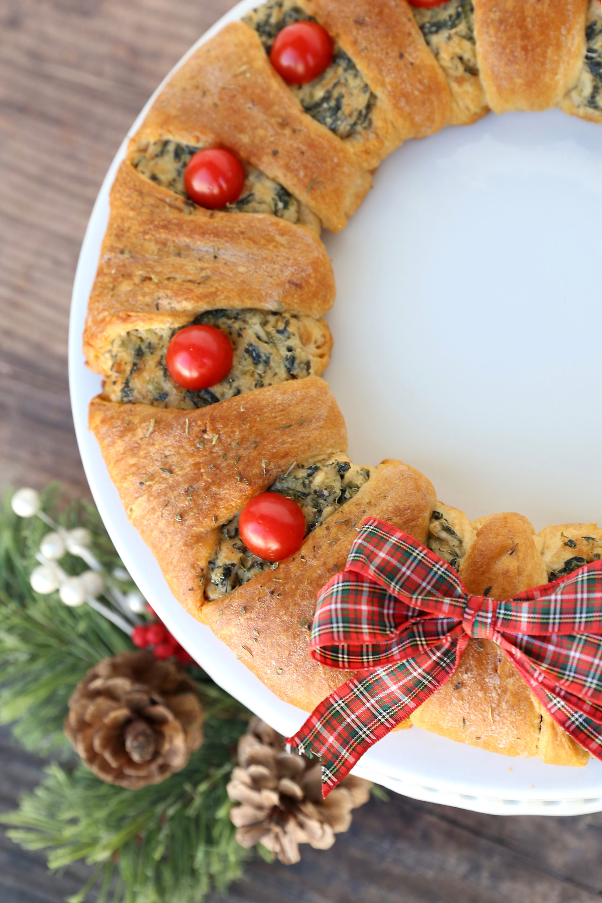 Spinach Dip Crescent Wreath {easy Christmas appetizer!} - It's Always ...