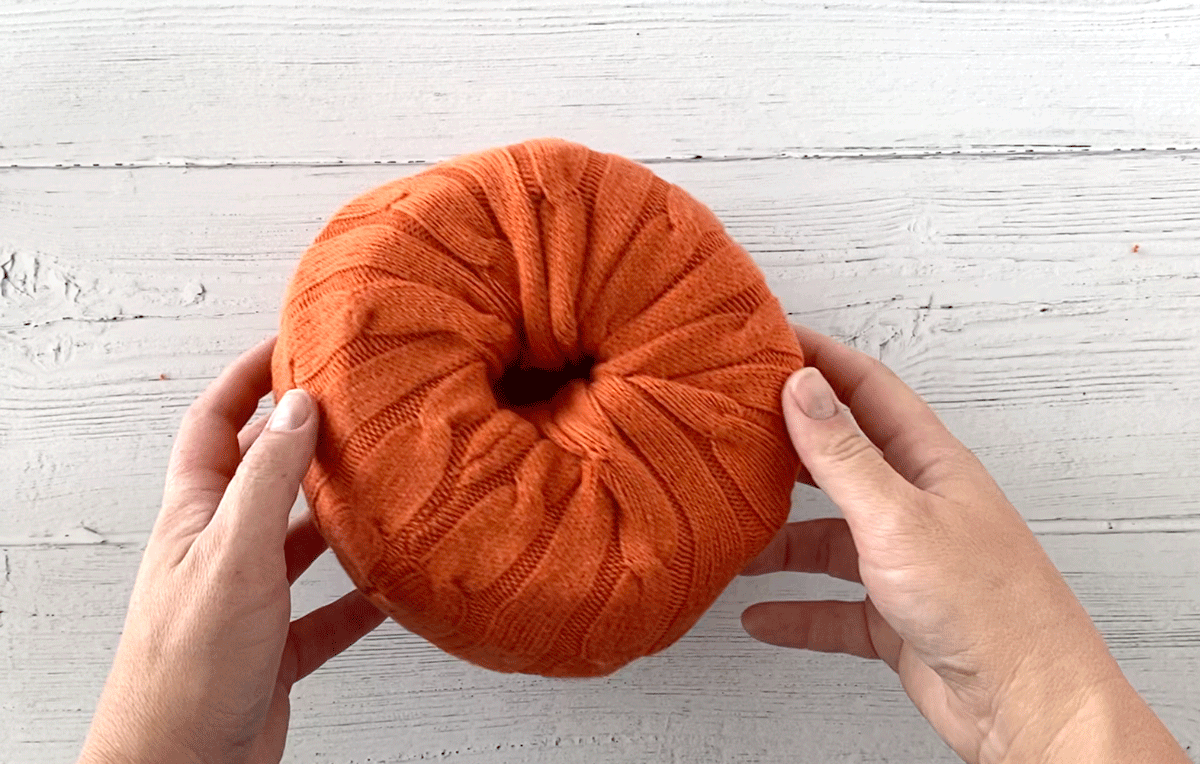 Toilet Paper Pumpkins: the Sweater Version! - It's Always Autumn