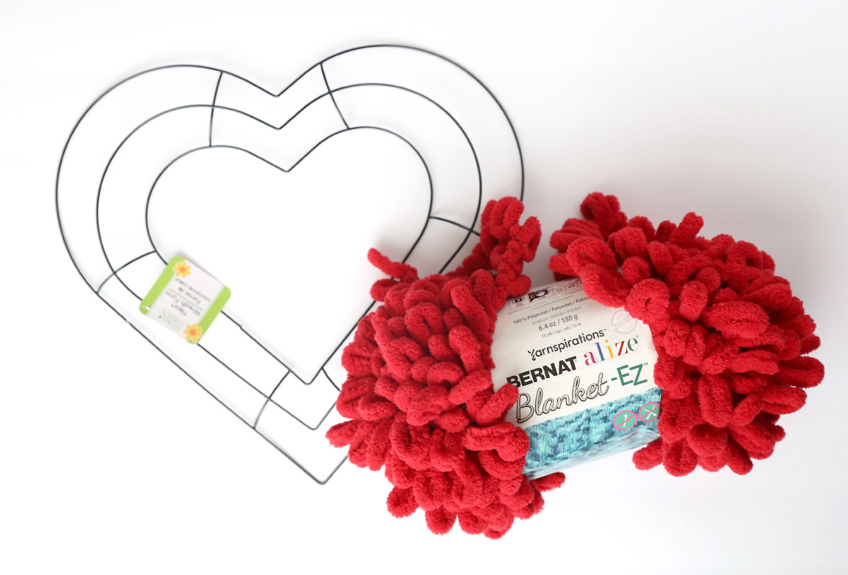 How to Make A Chunky Crochet Heart Wreath 