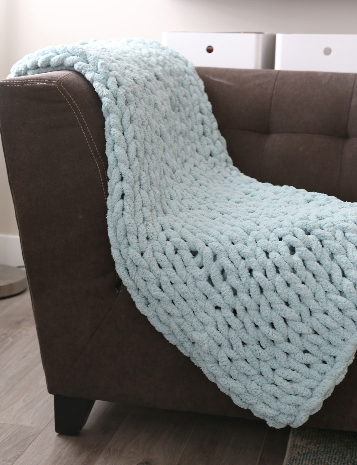Chunky Hand Knit Blanket for Beginners - It's Always Autumn
