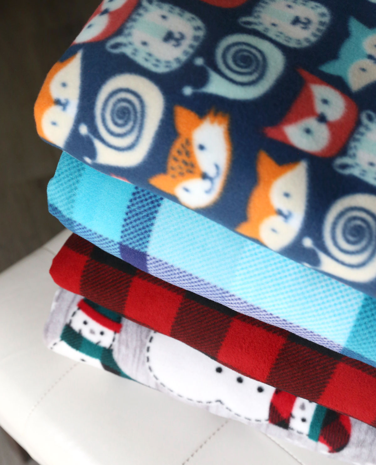 No Sew Fleece Blanket Instructions {The EASY Way!} - The Frugal Girls