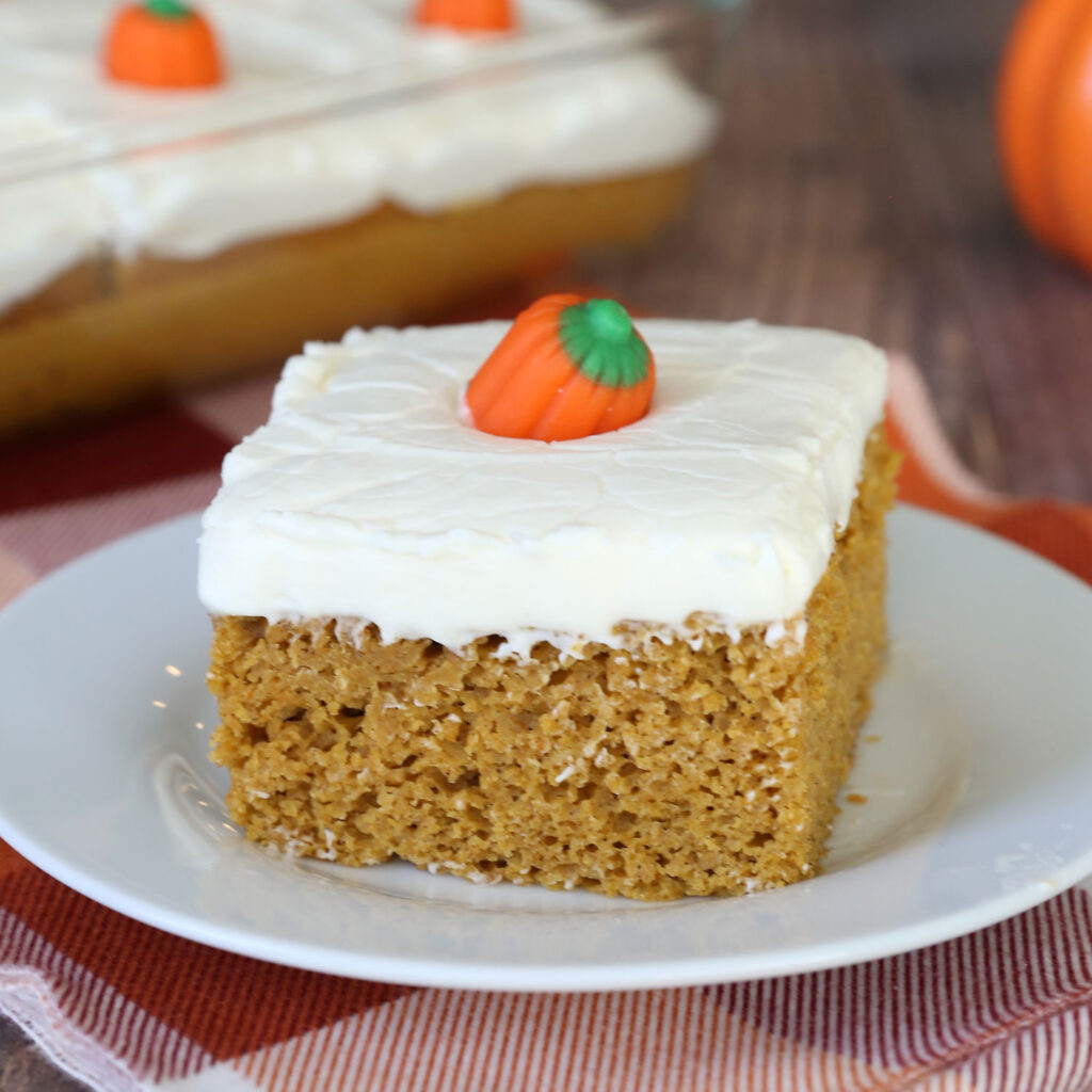 Easy Pumpkin Cake {4 Ingredients} - It's Always Autumn