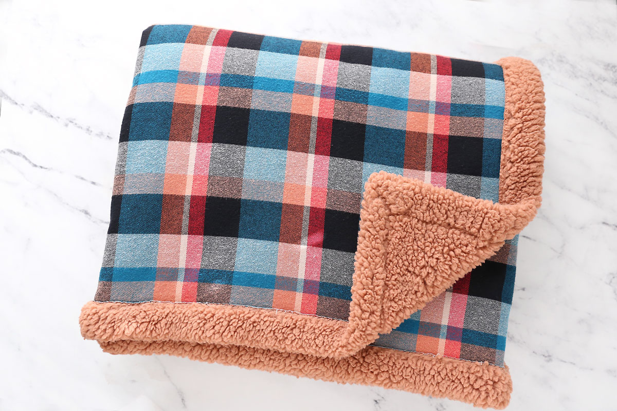 Easy DIY Flannel Sherpa Blanket It s Always Autumn