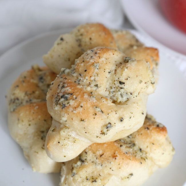 Amazing Garlic And Herb Dinner Roll Recipe Its Always Autumn 2395