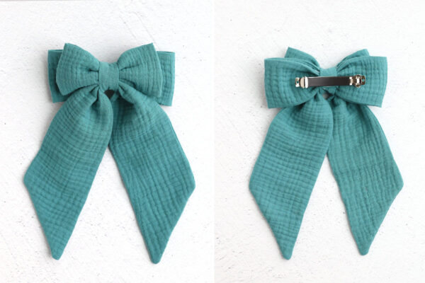 Front and back of fabric hair bow.