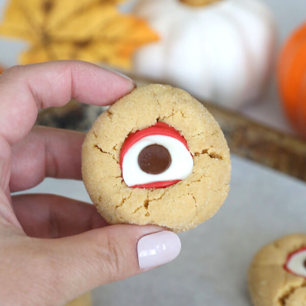 Cookie that looks like an eyeball.